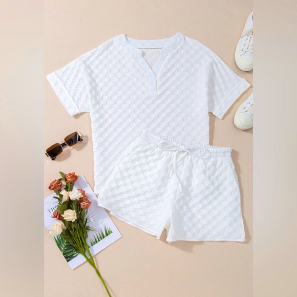 New White Textured V Neck Top and Drawstring Short Set - Picture 1 of 8